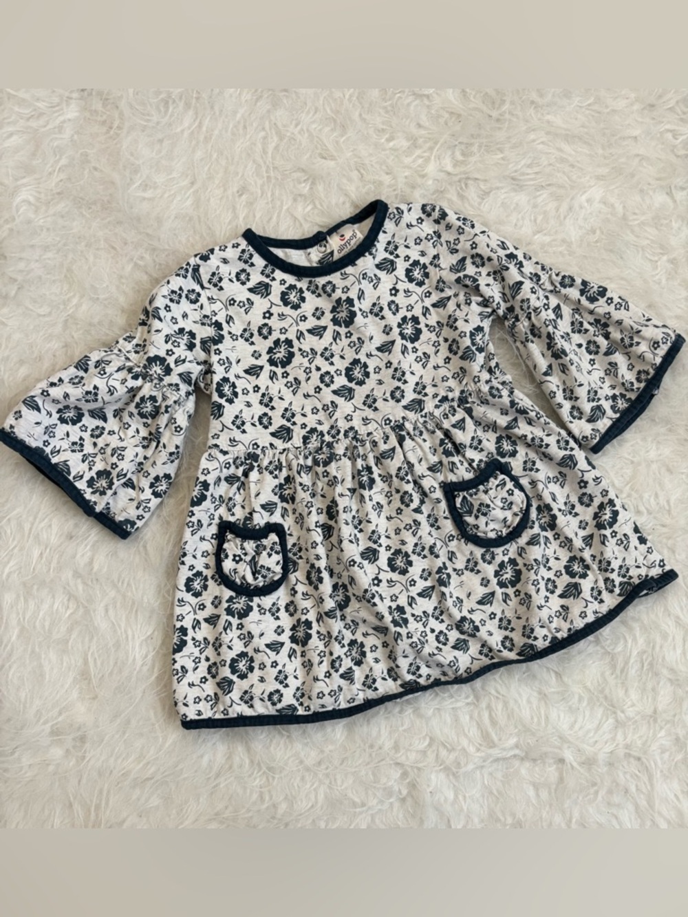 Girls' Springtime Navy Floral Bell-Sleeve Casual Dress with Two Pockets